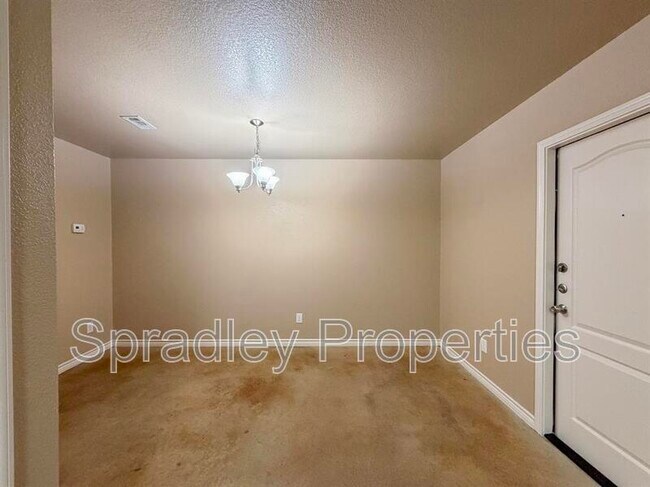 Foto del edificio - 764 E Ridge Blvd