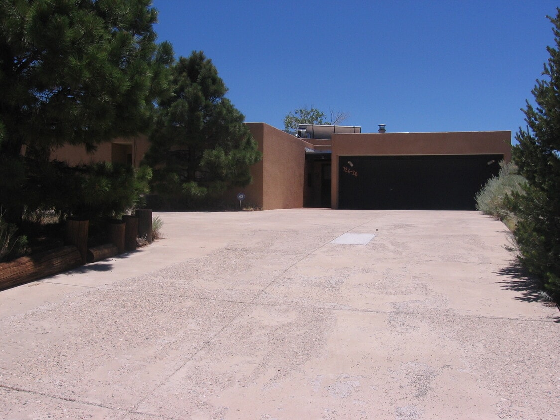 Primary Photo - 726-20 Tramway Vista Dr NE