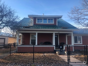 Building Photo - 1661 S 8th St W