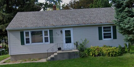 Building Photo - 518 N Warren Ave