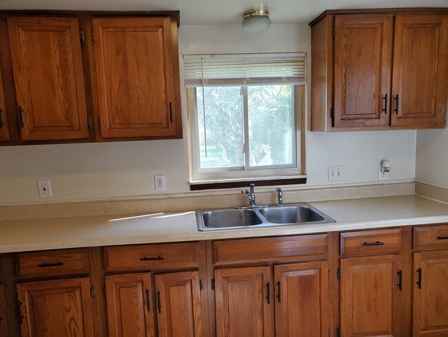 Kitchen - 213 Potawatomi Blvd