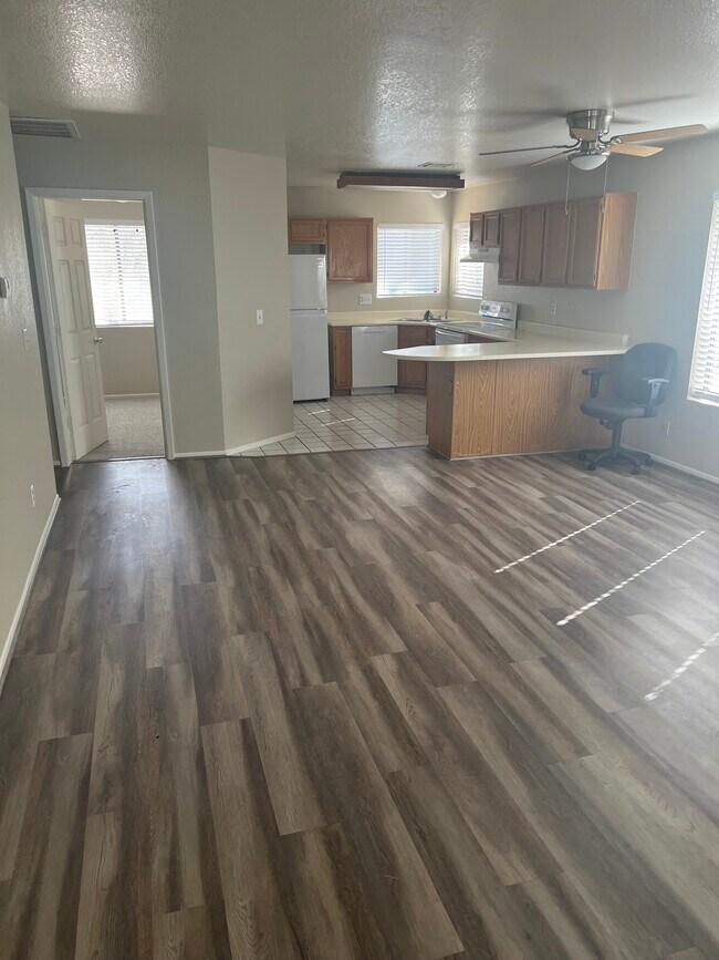 Building Photo - 16745 E Ashbrook Dr