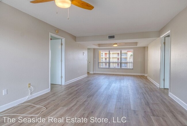 Building Photo - 9000 Commodore Dr