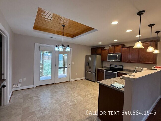 Foto del edificio - 839 Summerdean Ave NE