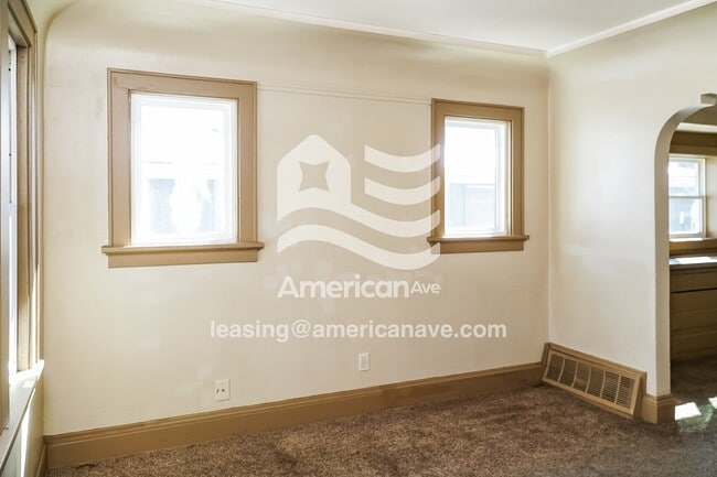 Building Photo - 4037#4101 Lower West Fairmount Avenue, 53209; #730423 - 730423