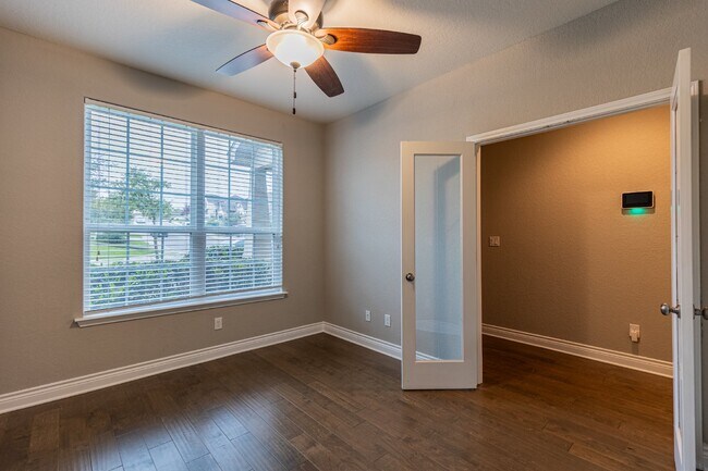 Building Photo - 27462 Paraiso Sands