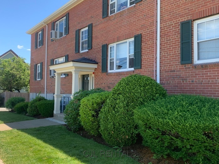 Photo - 27 N Union St (Arlington, MA)