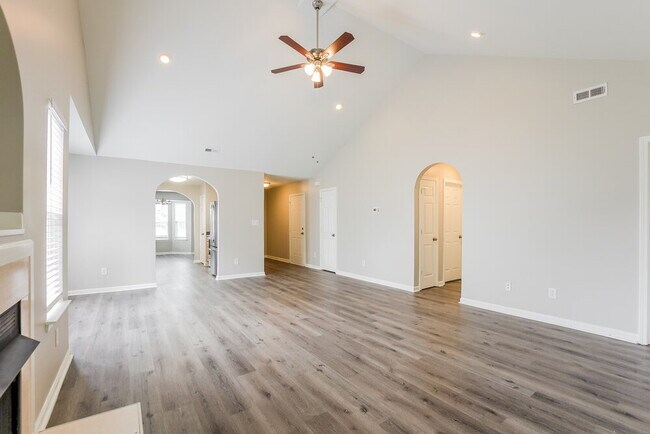 Foto del edificio - 6423 Nevin Glen Dr