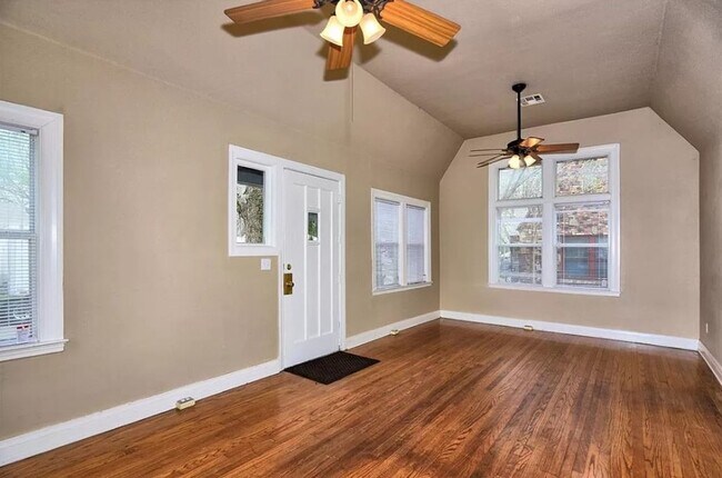 Building Photo - MAJOR PRICE DROP! Excellent home located in Kendall - Whittier!