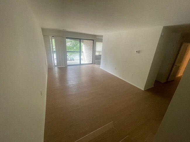 Foto del edificio - Conveniently Located Gaithersburg 3 Bed/2 Bath Condo, Just Minutes away from I-270 and Shopping!