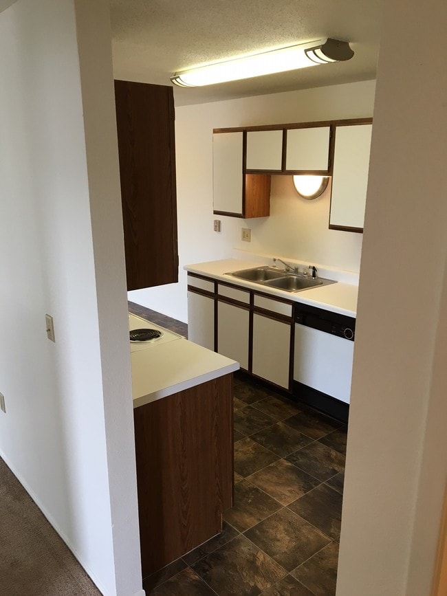 PARKWAY ESTATES Apartments in Galesburg, IL