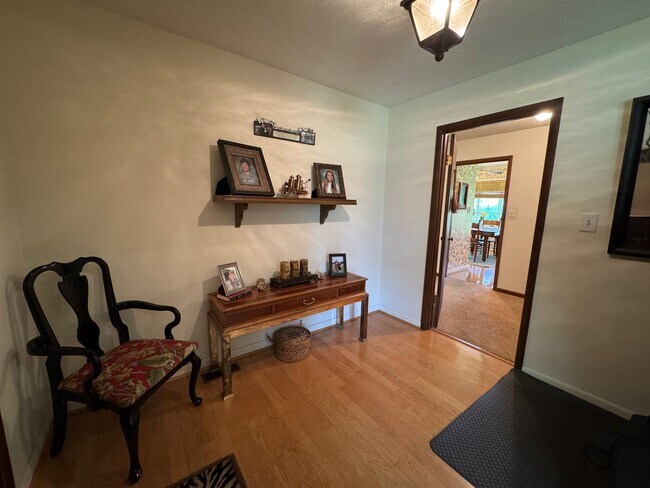 Foto del edificio - Furnished 3-Bedroom, 2-Bath Home in Peacef...