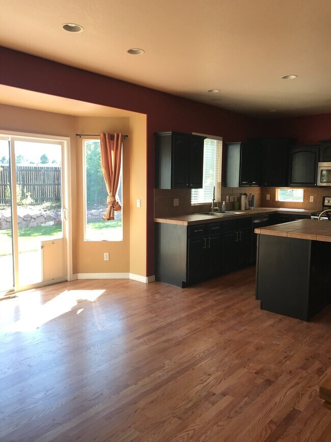Foto del edificio - Beautiful 4 bedroom home!