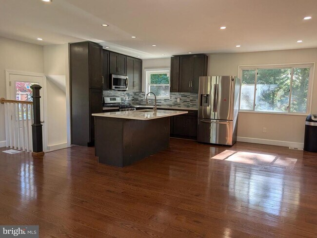 Foto del edificio - 7410 Long Pine Dr