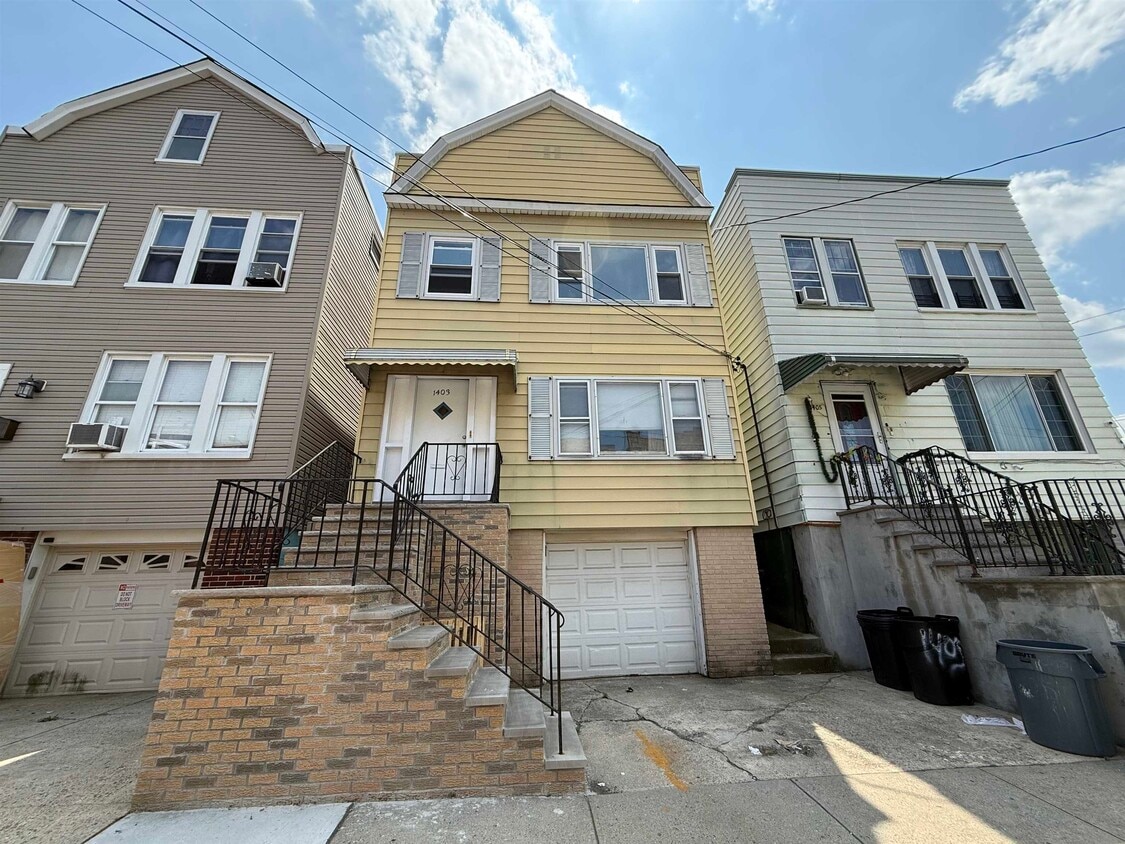 Primary Photo - 1403 8th St
