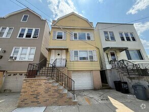 Building Photo - 1403 8th St