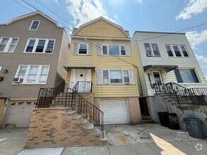 Building Photo - 1403 8th St