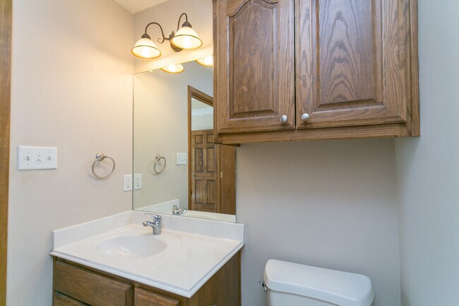 Foto del edificio - 16111 Rolling Meadows Dr