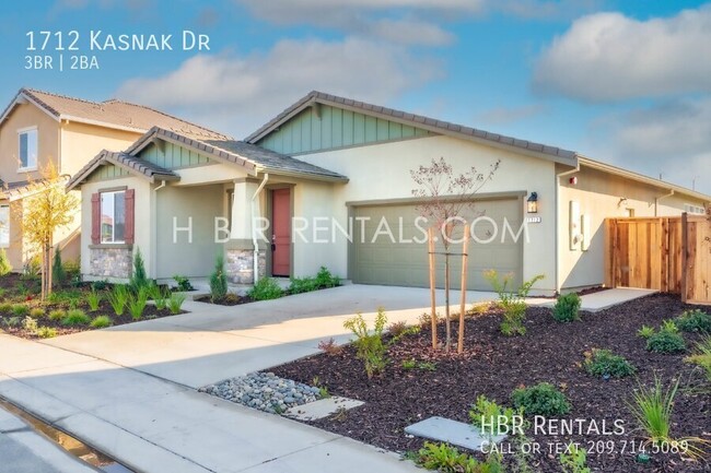 Building Photo - BRAND NEW CONSTRUCTION: Charming 3-Bed Oas...