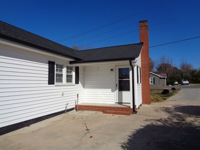 Building Photo - Kernersville Location-2 Bedroom House
