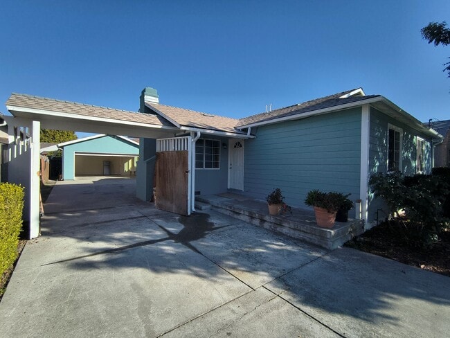 Building Photo - Beautiful 3 Bed/1.5 Bath Home Located By Hesperian Blvd In San Lorenzo!!!
