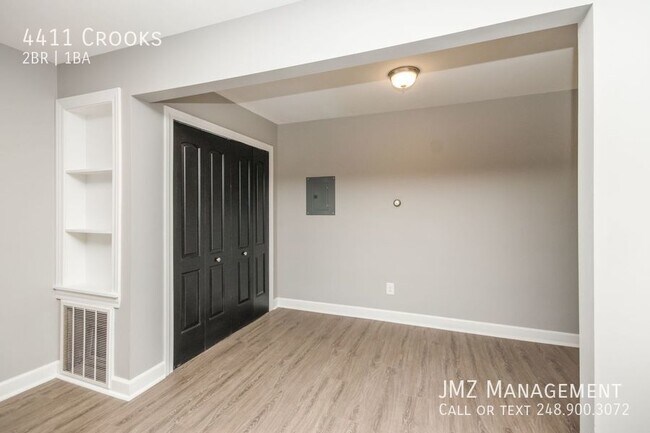 Building Photo - COMPLETELY UPDATED 2 BEDROOM ROYAL OAK UNIT!!