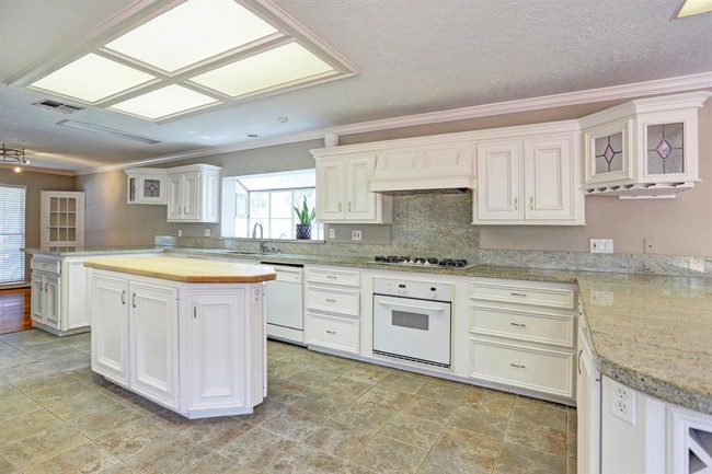 Building Photo - 12134 Tara Dr
