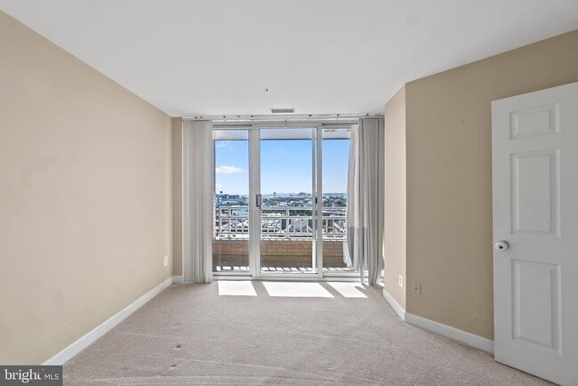 Building Photo - 100 Harborview Dr