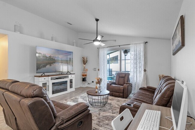 Foto del edificio - 15730 Bay Vista Dr