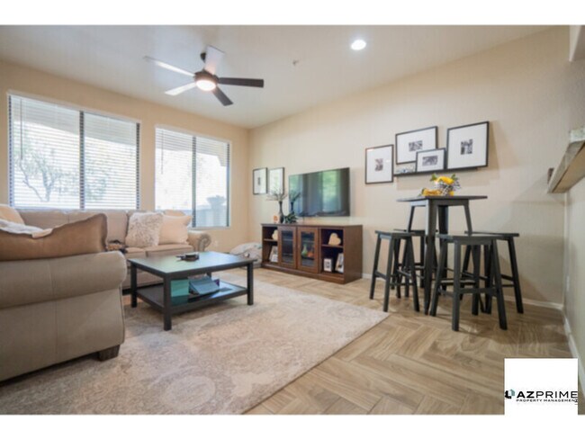 Foto del edificio - Set in a Gated and Peaceful Glendale Commu...