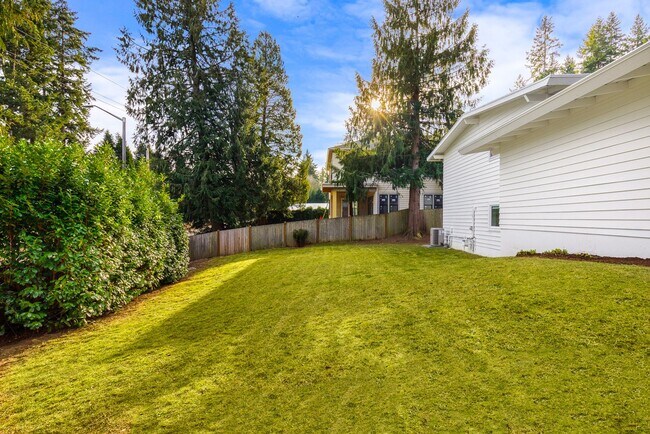 Foto del edificio - Gorgeous Fully Renovated 5 Bedroom Redmond...