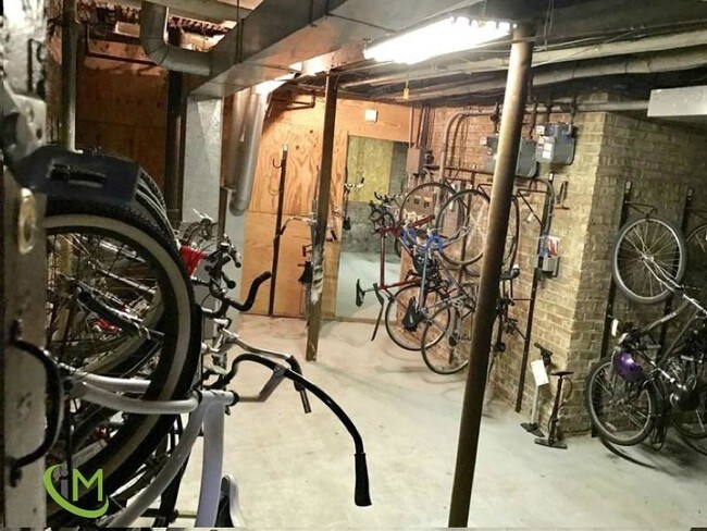 Building Photo - 6114 1/2 N Winthrop Ave