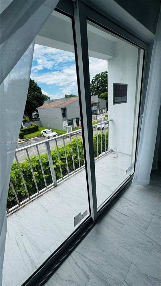 Foto del edificio - 2385 NW 11th St