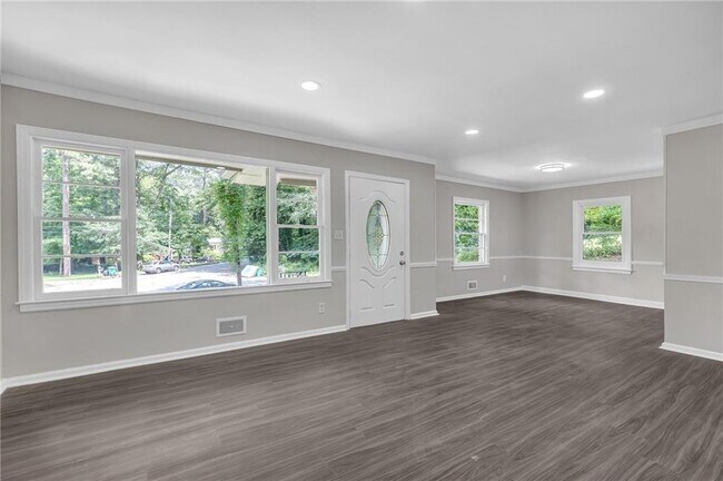 Foto del edificio - 1641 Rockcliff Pl SE