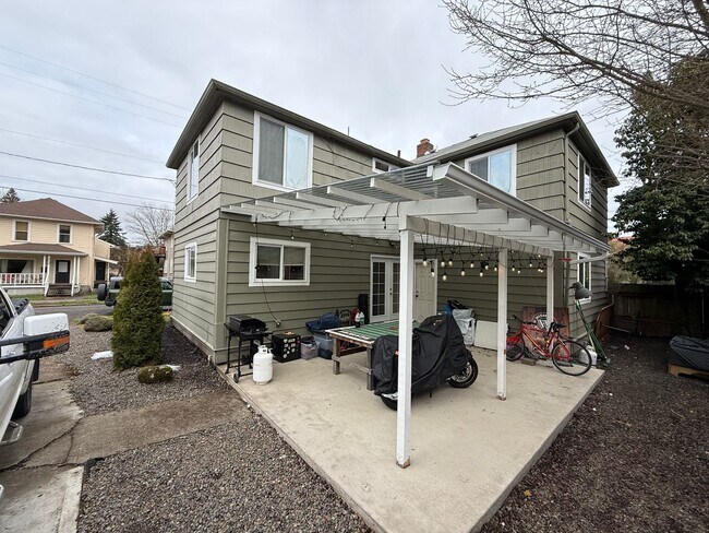 Foto del edificio - Coolest 6 Bed House in Corvallis