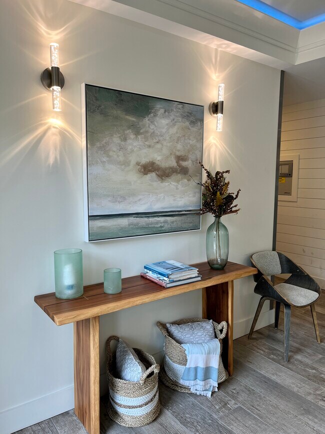 Lobby - 1126 1st St N
