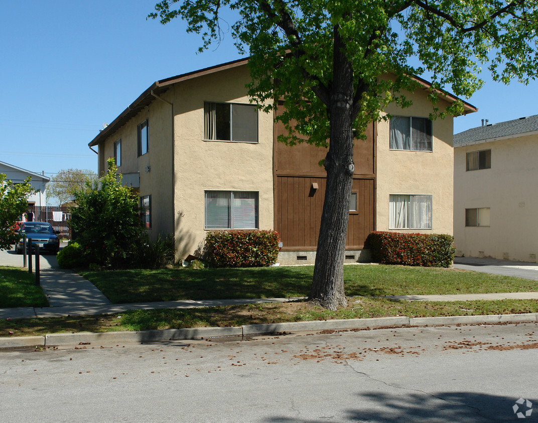 Primary Photo - 643 La Grande Dr