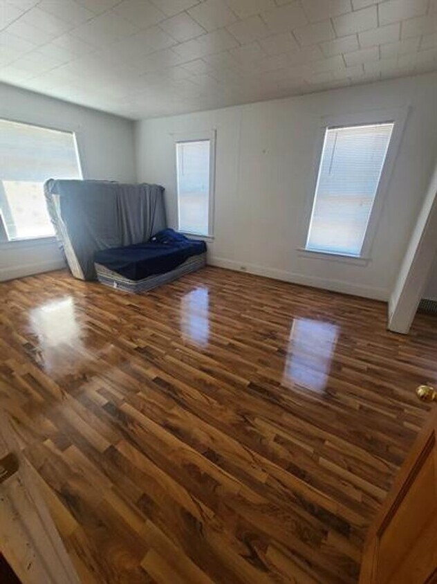 Foto principal - 1372 Merryman St