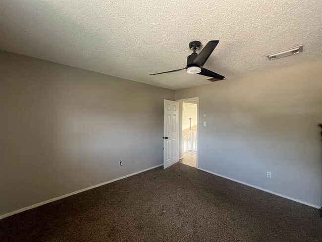 Building Photo - 8119 Crestwick Dr