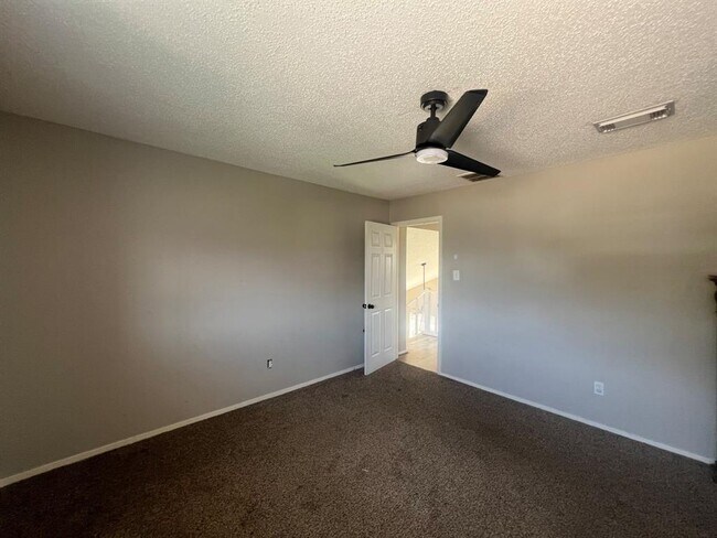 Foto del edificio - 8119 Crestwick Dr