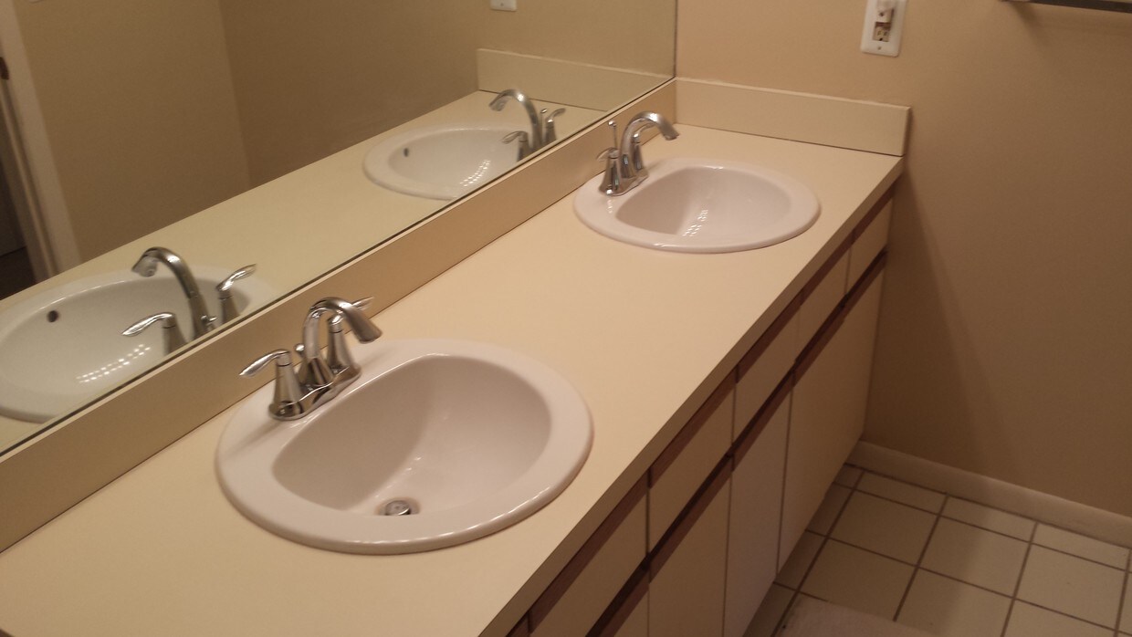 Foto principal - 26101 Village Ln