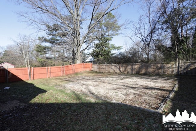 Building Photo - 1832 S Sutton Dr