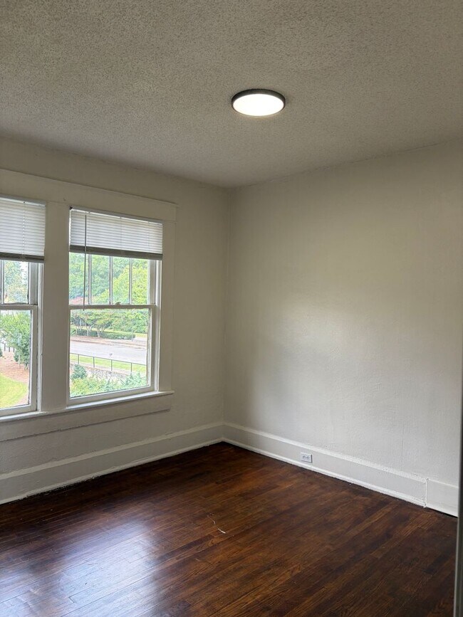 Foto del edificio - 1229 8th Ave W