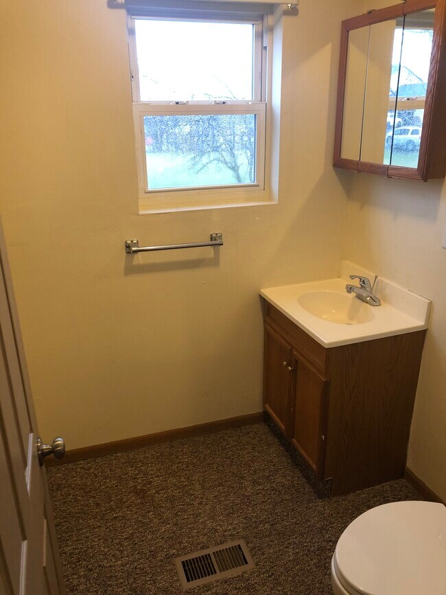 Half Bath - 312 W Cumberland St
