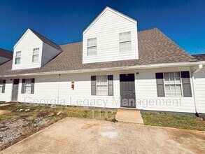 Building Photo - 896 Campbell St