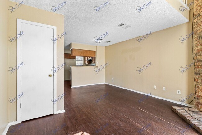 Foto del edificio - Cute 1/1.5 Townhome in Dallas!