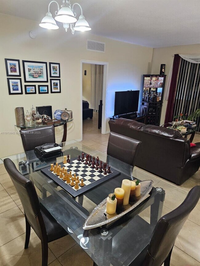 Foto del edificio - 8440 SW 8th St