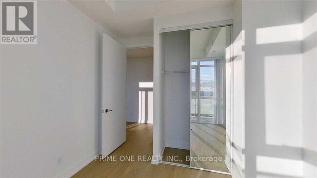 Building Photo - 7 Grenville St