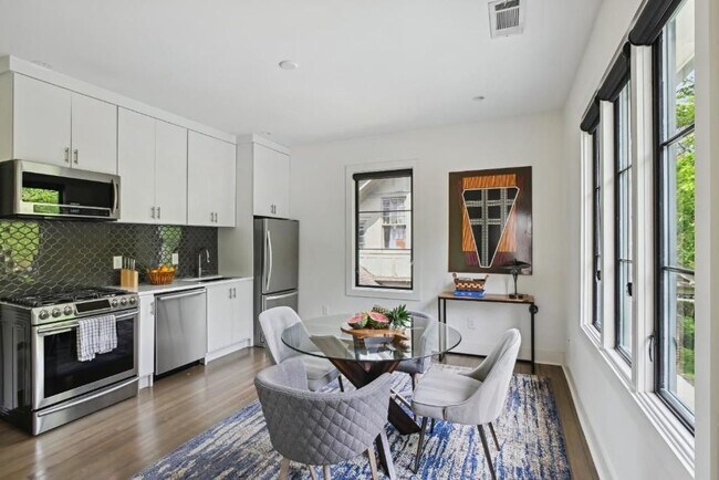 Foto del edificio - 634 Bonaventure Ave NE