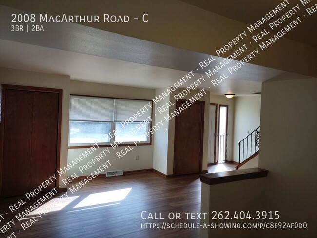 Building Photo - Three bedroom 1.5 bath condo